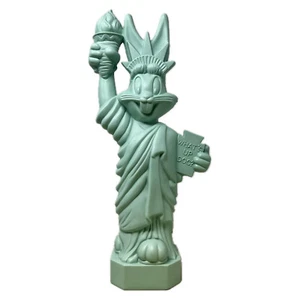 "Banco de monedas Warner Bros 1995 15,5"" Bugs Bunny Estatua de la Libertad" - Imagen 1 de 7
