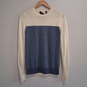 Suéter Theory Lana Merino Azul y Crema Bloque de Color Cuello Redondo Talla Pequeña - Imagen 1 de 7