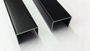 Profils en U 1mm Aluminium Simple Face Ral 9005 Noir(Eins.schutzfolie) 2000mm - Imagen 1 de 6