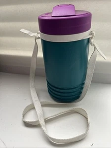 Jarra enfriadora Igloo vintage de 1 cuarto de galón con boquilla con correa púrpura azulado - Imagen 1 de 6