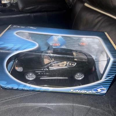 Solido 1/18 Scale Diecast 8162 - Aston Martin DB9 2004 - Dark Green - Image 1 of 4