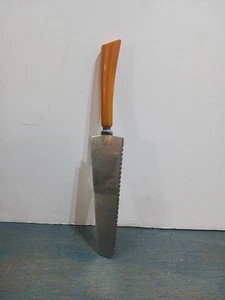 Vtg Stainless Steel Serrated Cake Pie Server Knife Butterscotch Bakelite Handle  - Picture 1 of 6