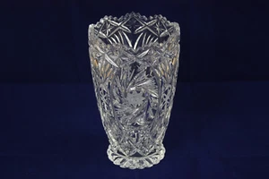 Crystal Glass Vase With Etched Star / Pinwheel / Sunburst Design 7" Tall - Picture 1 of 5