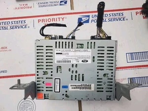2015 Ford Taurus Radio Receiver AM FM CD MP3 Single Disc ID DG1T-19C107-NA 3nle - Picture 1 of 5