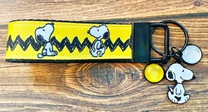 Schlüsselanhänger Kette Halter Riemen Mini Snoopy gelb weiß Katzenauge Handtasche Charms RTS 3" - Bild 1 von 1