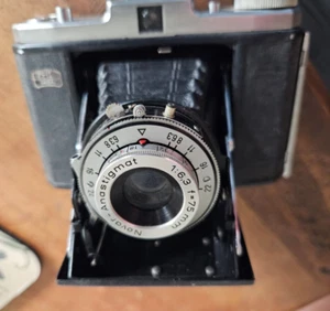 Zeiss Ikon Nettar folding camera with leather case and film! - Picture 1 of 10
