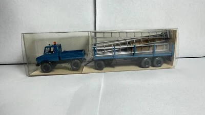 Wiking 1:87 H0 39226 Mercedes Unimog U 1700 con escaleras de remolque en emba... - Imagen 1 de 4