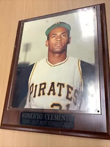 ROBERTO CLEMENTE FRAMED COLOR CLOSE UP PRINT - Picture 1 of 3
