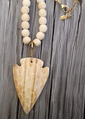Collar Punta Flecha Mollybeads Madera Y Bovino Diseñador Firmado 34" Foto 1 de 3