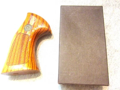 DAN WESSON ZEBRA 握把 ~ 小框架方形标签 ~ 357!~原装盒完好! 罕见! — 第 1/4 张图片