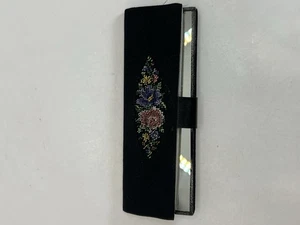 Espejo de Maquillaje Floral Bordado a Mano Vintage Años 50 Alemania Occidental Negro Pasteles - Imagen 1 de 12