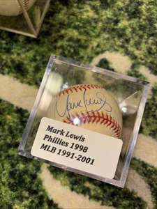 Béisbol y estuche autografiados por Mark Lewis, Filis, ONL, Rojos, Gigantes - Imagen 1 de 6