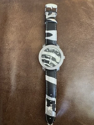 Relógio Dooney & Bourke com estampa de zebra pulseira preta e branca oversized feminino - Imagem 1 de 4