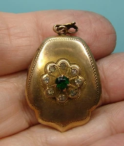 Vintage einzigartiges goldfarbenes Medaillon mit erhabener Blume mit klaren & grünen Strasssteinen - Bild 1 von 4