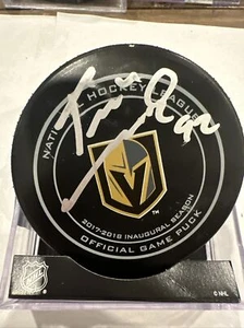 Tomas Nosek signiert Las Vegas Golden Knights offizielles Spiel Puck - Bild 1 von 3