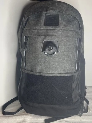 Mochila Oakley Voyage 30L BLACKOUT Foto 1 de 4