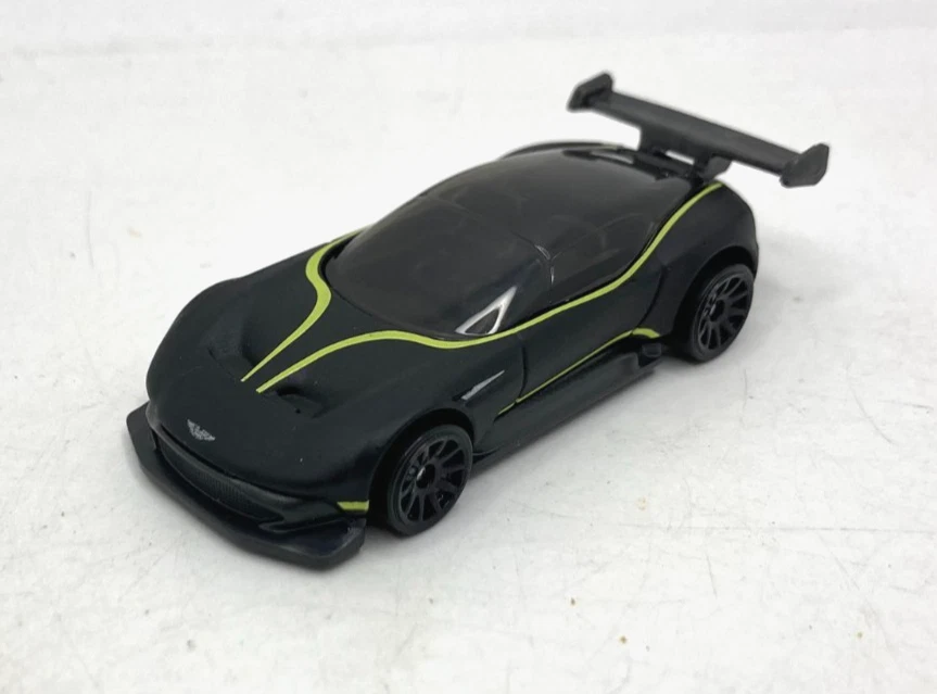 44596 HOT WHEELS  / MOTOR SHOW 2025 / ASTON MARTIN NOIR COULEUR EXCLU PACK 1/64 - Photo 1/1