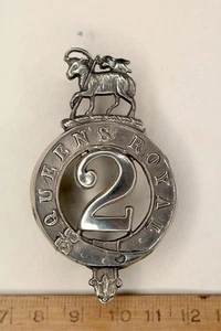 BRITISH ARMY QUEEN'S ROYAL (SURREY) REGIMENT 2nd foot MILITARY BRASS CAP BADGE - Picture 1 of 2