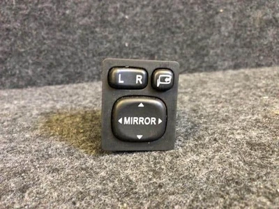 TOYOTA Wish 2003 UA-ZNE14G Door Mirror Switch 8487028020 [Used] [PA82142446] - Image 1 of 3