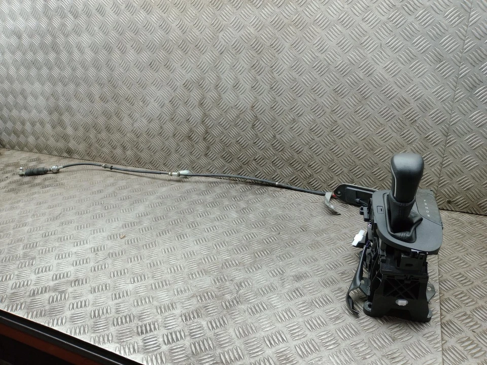 Selector de palanca de cambios automático Toyota Yaris 33560K0020 MK4 2020-2025 Foto 1 de 4