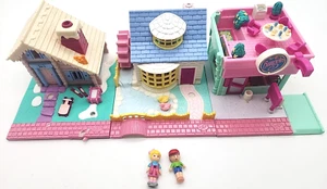 Polly Pocket Bluebird 1993-94 Burgers Ski Lodge And Grandmas Cottage & 2 Figures - Picture 1 of 10