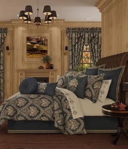 J. Queen New York Michalina Damask Pattern Comforter Set New - Picture 1 of 8
