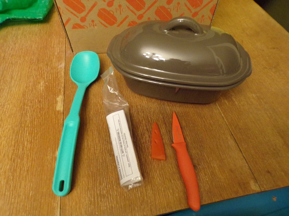 Choice Pampered Chef Products: Platters/Plates/Bowls/Pedestal/Skillet/RollingPin - Image 1 of 1