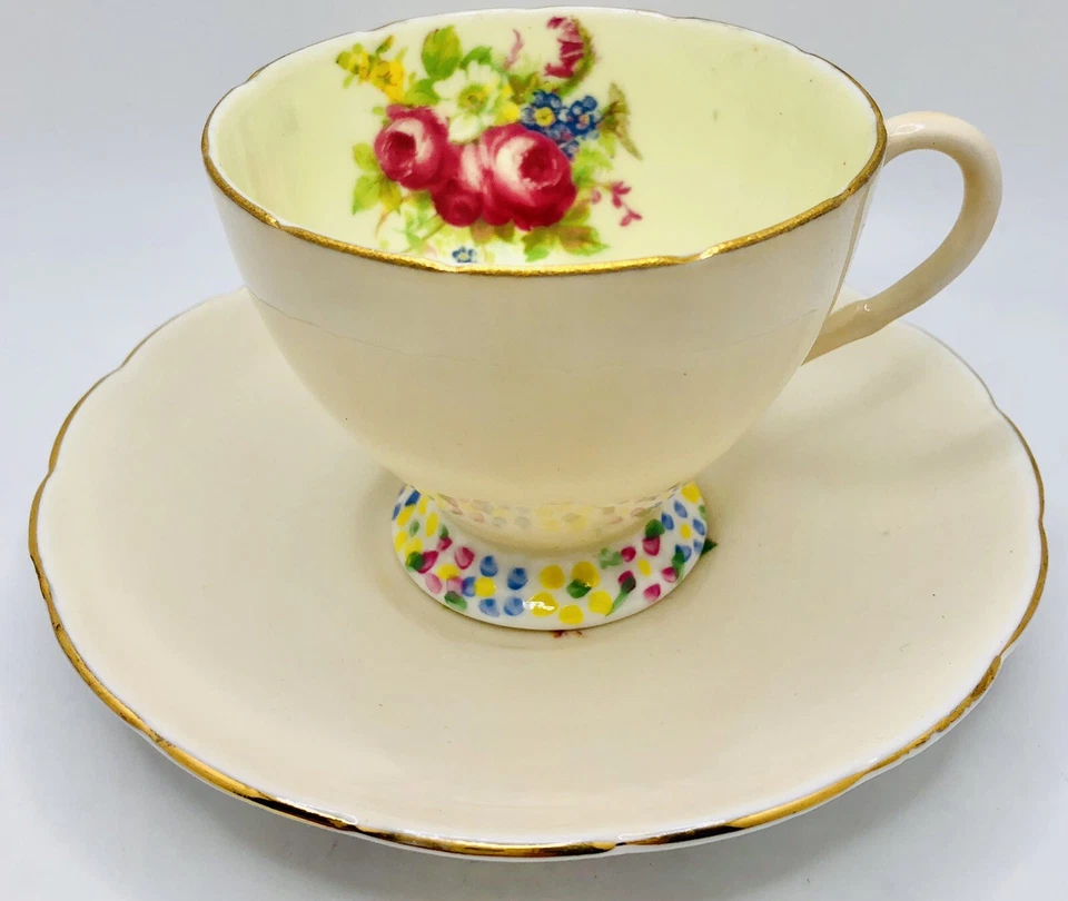 Taza y platillo vintage Foley pintado a mano con patas de flores Inglaterra rosa rubor taza de té Foto 1 de 4