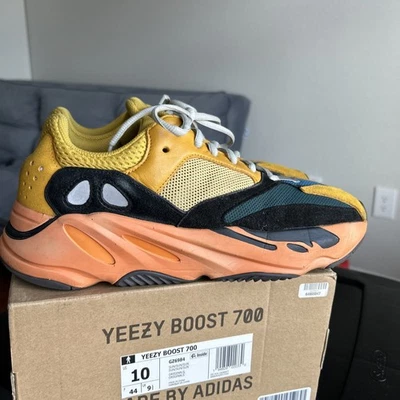 Tamanho 10 - Adidas Yeezy Boost 700 Sun - Imagem 1 de 4
