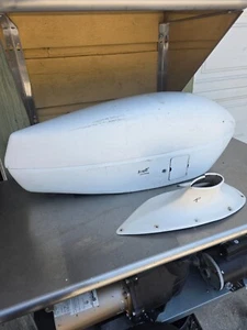 Cessna 172-N Wheel Pant and Landing Gear Fairing -- Right Side - Picture 1 of 13