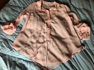 Candie's TRANSPARENTE rosa Polyester Bluse mit Knopfleiste, Krempelärmel, Gr. S, NEU! - Bild 1 von 4