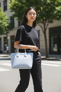 NEU MIT ETIKETT MICHAEL KORS JODIE HANDTASCHE HANDTASCHE Care Card LOGO JACQUARD BEUTELTASCHE BLASS OZEAN  - Bild 1 von 13