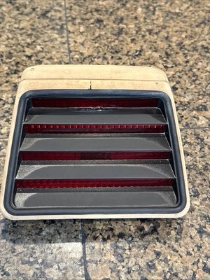 Tercera luz de freno MERCEDES-BENZ W124 W201 BEIGE PROBADO Y BOMBILLA FUNCIONA Foto 1 de 4