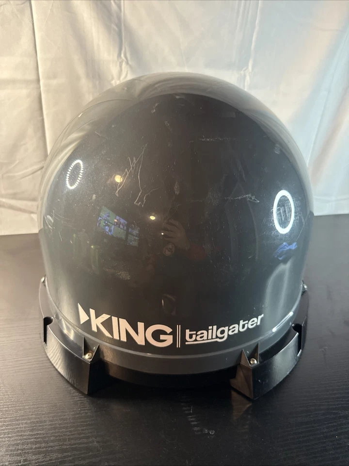 Plato TV King Tailgater Pro antena parabólica de viaje VQ4900-A0 para autocaravana deportiva con soporte Foto 1 de 4