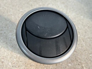 04-06 Salida deflector de ventilación de aire izquierdo o derecho Mazda 3 tablero OEM - Imagen 1 de 5