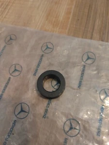 Mercedes Genuine **OEM NEW** OM60X Valve Cover Breather Hose Grommet 6010160163 - Picture 1 of 2