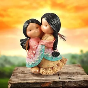 Gotta Have a Hug Indian Girls Enesco 1994 Resin Figur Karen Hahn #115746 Vintage - Bild 1 von 8