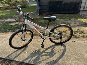 Bike Malvern Star Mustang Boy Mountain Bike 24 Inch In Good Condition - Picture 1 of 7