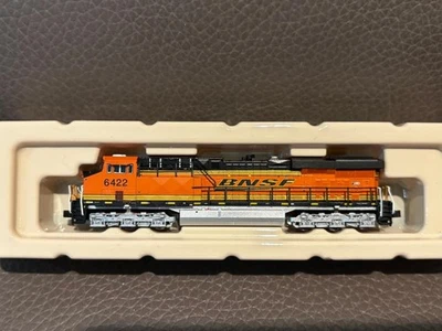 Масштаб Z American Z линия AZL62402-1 ES44AC локомотив BNSF 6422 - Изображение 1 из 3