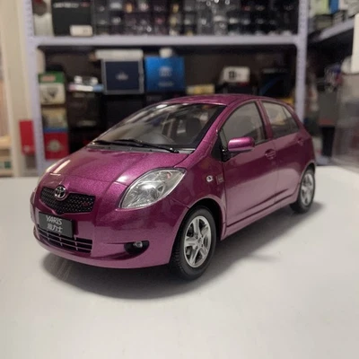 Оригинальная фиолетовая модель автомобиля 1:18 Guangqi Toyota Yaris TOYOTA YARiS 2008  - Изображение 1 из 4