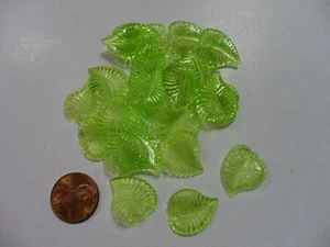 Vintage Plastic 24 Heart Shaped Yellow Green Leaf Beads - Picture 1 of 3