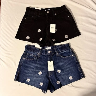 2x Pantalones Cortos de Denim Forever 21 Para Mujer Bordados Margaritas Deshilachados Desgastados Talla 28 Foto 1 de 4