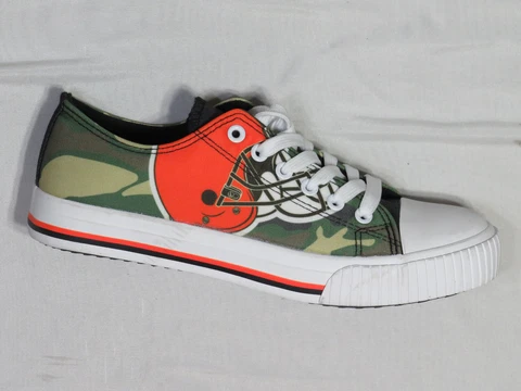 CLEVELAND BROWNS WOMEN SNEAKER SZ 9 WOODLAND CAMO LOW CANVAS CHUCK STYLE NWOT Cover