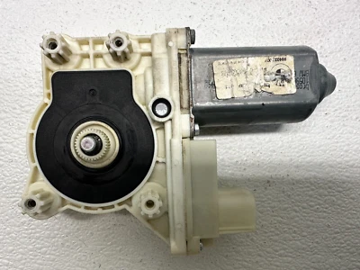 2002-2005 BMW 760Li 745Li E65/E66 Rear Right Window Motor OEM 231700 - Image 1 of 4