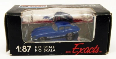 Monogram 1/87 Scale Model Car 2040 - Jaguar XKE - Blue - Image 1 of 2