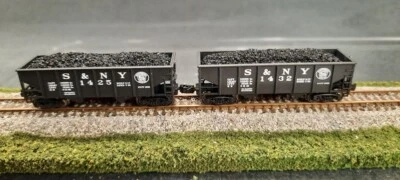 Z Scale Full Throttle FT  2056- 33' 55T 2-Bay Hoppers - SUSQUEHANNA & NEW YORK - Image 1 of 4