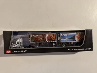 Remolques refrigerados de duelo cachorros DCP First Gear 1:64 Mack “Sysco” de carne y mariscos Foto 1 de 4