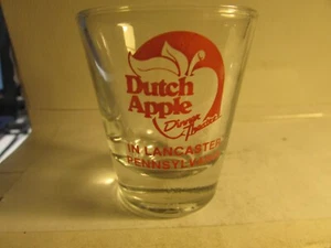 Dutch Apple Dinner Theatre - Lancaster PA- Standard Schnapsglas Logo auf Klar - Neu - Bild 1 von 3