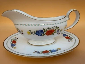 Vintage Aynsley Bone China England Famille Rose Gravy Boat with Underplate - Picture 1 of 13