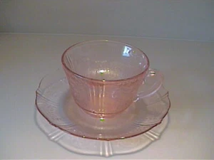 VINTAGE 1930'S PINK AMERICAN SWEETHEART CUP AND SAUCER - DEPRESSION GLASS - Picture 1 of 3